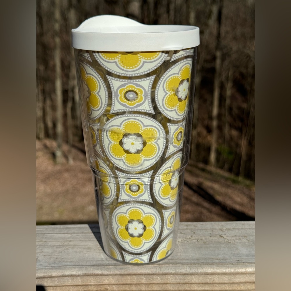 Tervis, Tall Tumbler w/ White Snap on Lid, Yellow/White Flowers, 24 oz